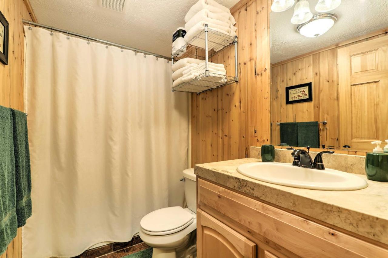 Cozy Utah Cabin With Deck And Fire Pit! Duck Creek Village Екстериор снимка